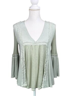 POL Boho Inspired Ribbed Knit Top in Sage Green Bell Sleeve V-Neck Size Small